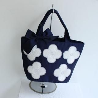 Lou Lou Collection<br>ルルコレクション<br>ネイビーベース&ホワイトフラワー(クリアブチ×5個)<br>トートバッグ M