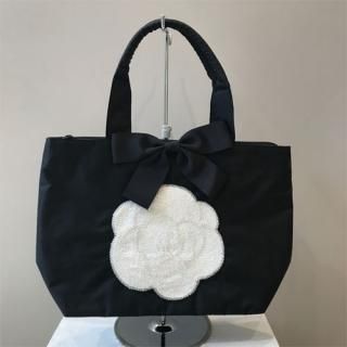 Lou Lou Collection<br>ルルコレクション<br>ブラックベース&ホワイトカメリア(白ブチ)<br>トートバッグ S