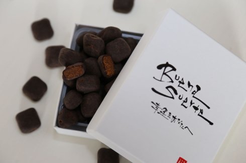 「ブエナスエルテ チョコレート加工黒糖菓子 - 口溶け良い贅沢な味わい、大人のための特別なチョコレート