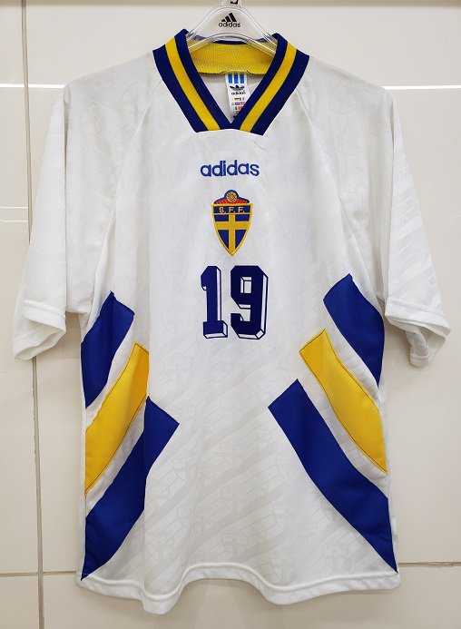 ウェア1994年 スウェーデン代表 ユニフォーム ブローリン選手　Ｌサイズ