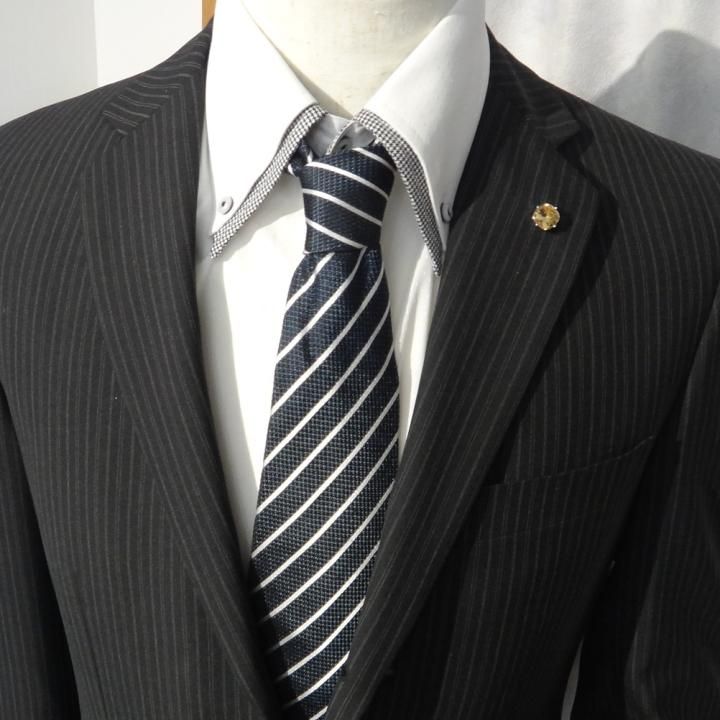 SWAROVSKI スワロフスキーピン ブローチ イソギンチャク風 ストーン装飾 SWAROVSKI スワロフスキーピン ブローチ イソギンチャク風