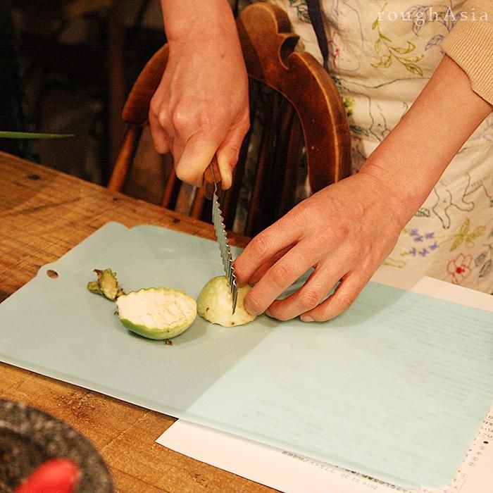 タイ｜KOM KOM ギザギザ飾り切りウェービングナイフ ｜ラフエイジア