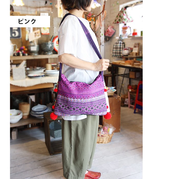 タイ 山岳民族 モン族 アンティーク 刺繍布ショルダーBag A