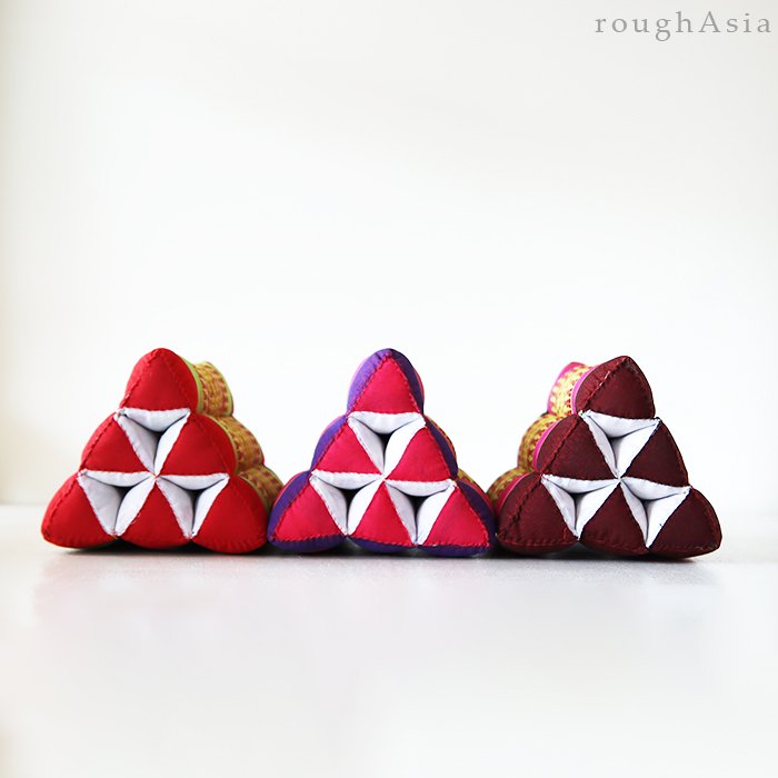 タイ》三角枕／三角ミニクッション（３パターン）