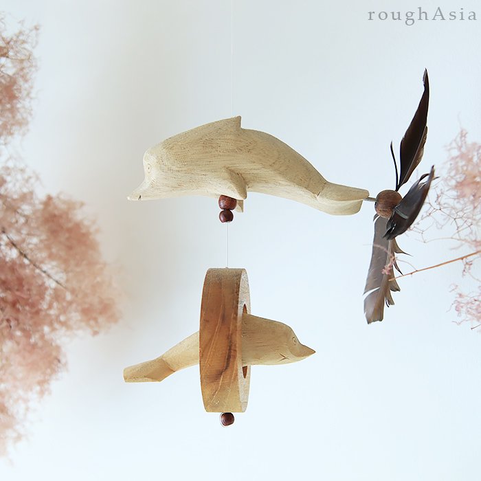 タイ｜風で羽がクルクルまわる 木製モビール - ゾウと家 ｜手彫りの木