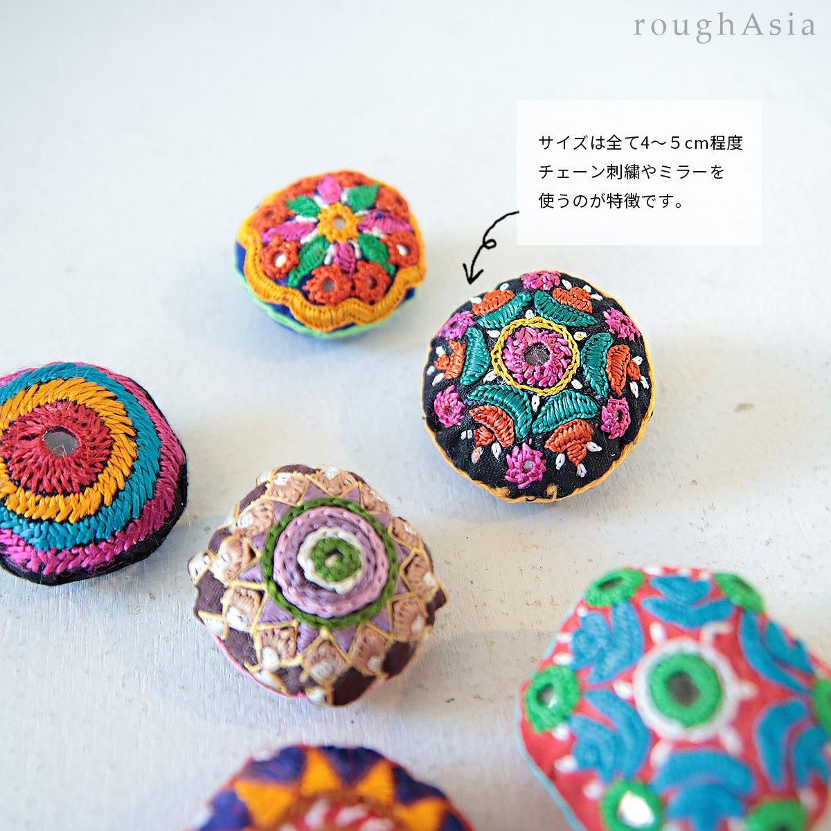 インド》ラバリ族 手刺繍ブローチ｜ラフエイジア アジアの台所用品や