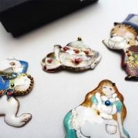 不思議の国のアリス- 七宝焼ブローチ - 七宝焼の工房Uncle Z