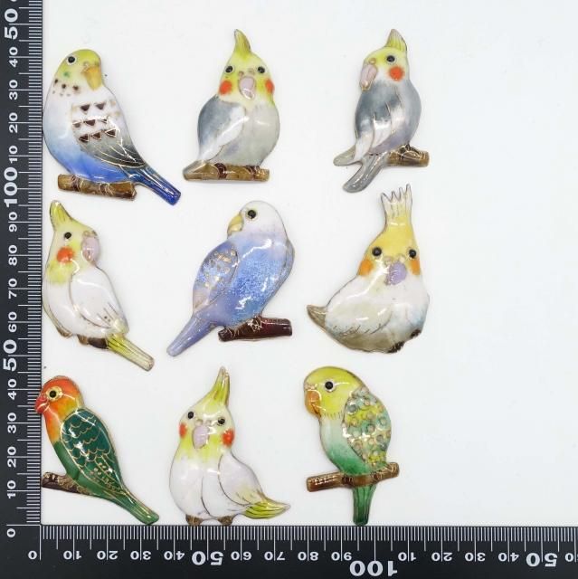 現品限り！一点物】インコVer. 1の七宝焼ブローチ - 七宝焼の