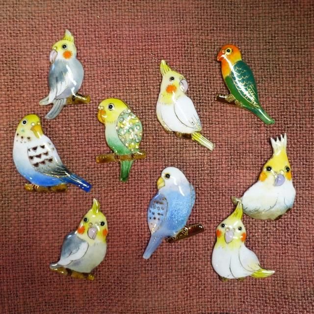 現品限り！一点物】インコVer. 1の七宝焼ブローチ - 七宝焼の