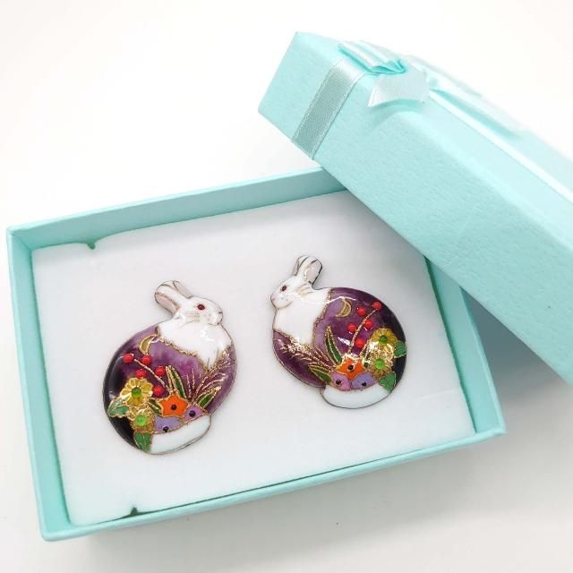 かわいい灰色犬（PD-2）の七宝焼ピンブローチ（ピンバッジ） - 七宝焼