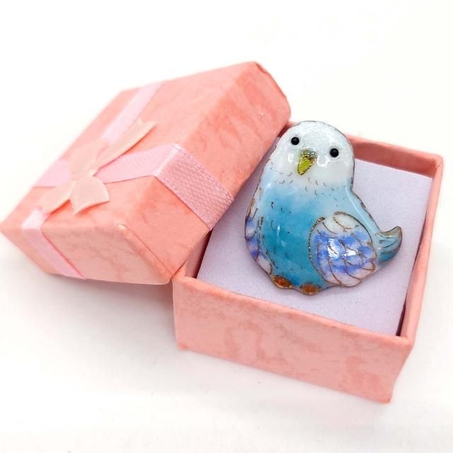 ぽっちゃりセキセイインコの七宝焼ブローチ【受注制作