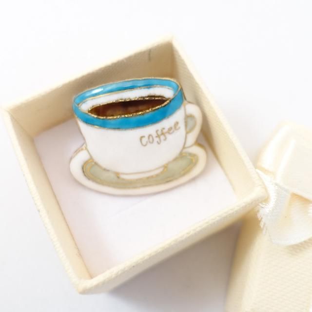 コーヒーカップの七宝焼ピンブローチ（ピンバッジ） - 七宝焼の
