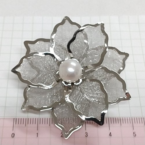 大珠淡水パール♪コサージュ風ブローチ(銀色) - 真珠専門店 おおば真珠 