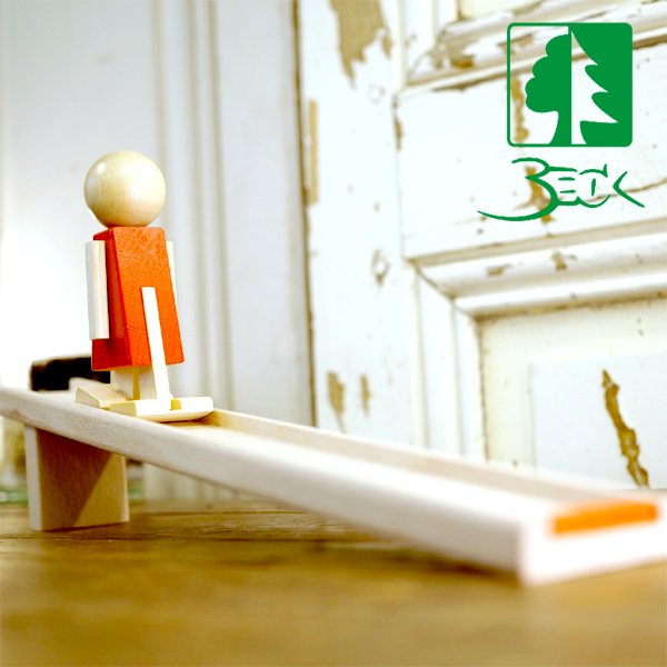 Beck ベック社 スロープ人形 ヌルミ 木製スロープトイ - 木のおもちゃ赤ちゃんのおもちゃ木製玩具eurobus