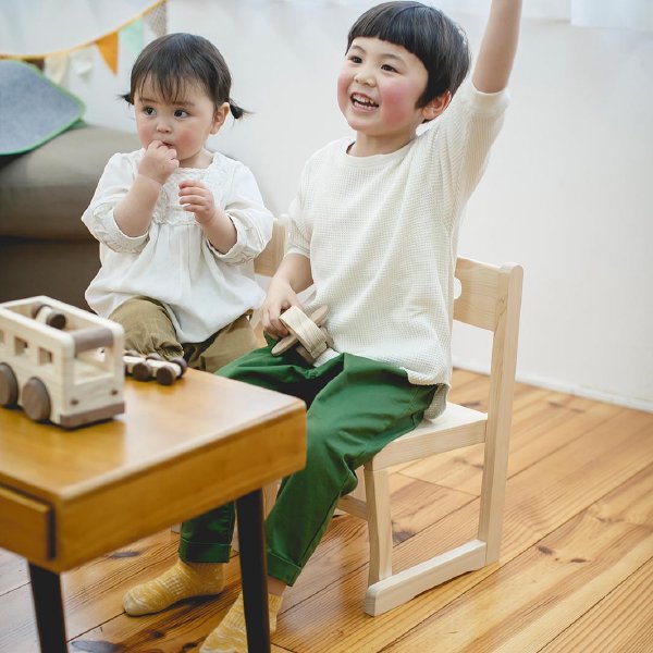 ヒノキの子供家具と檜のおもちゃ