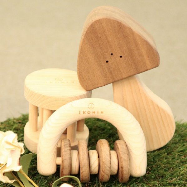 [IKONIH アイコニー ] ベビーセット 名入れセット 木製 檜 ひのき 日本産ひのき ガラガラ ラトル 歯固め 積み木 木箱 出産祝い