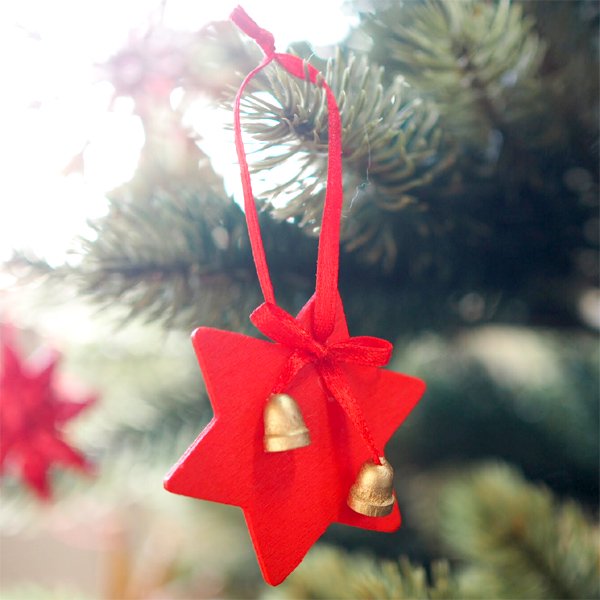 ［Kimmerle キマール社］クリスマス 木製オーナメント 星ベル付 赤 5cm