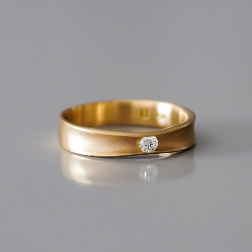 Pinch Diamond Ring (SOURCE)