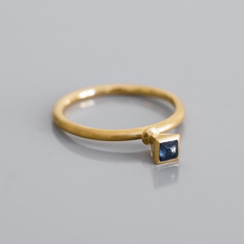 3mm Square Sapphire Ring (Mika Uehara)