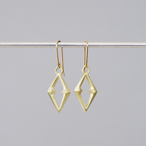 <img class='new_mark_img1' src='https://img.shop-pro.jp/img/new/icons8.gif' style='border:none;display:inline;margin:0px;padding:0px;width:auto;' />Small Diamond Link Earrings 14K (Gabriella Kiss)