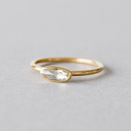 <img class='new_mark_img1' src='https://img.shop-pro.jp/img/new/icons8.gif' style='border:none;display:inline;margin:0px;padding:0px;width:auto;' />0.34ct Long Oval Yellow Rosecut Diamond Ring (SOURCE)
