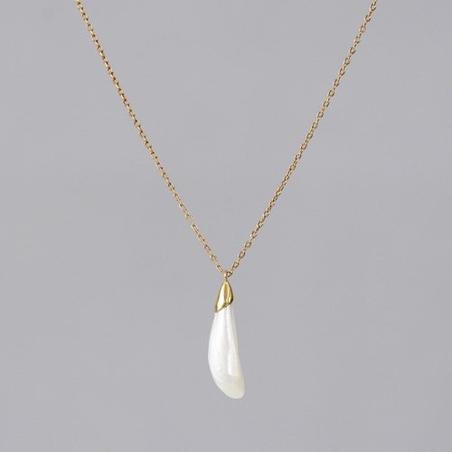 <img class='new_mark_img1' src='https://img.shop-pro.jp/img/new/icons8.gif' style='border:none;display:inline;margin:0px;padding:0px;width:auto;' />Feather Pearl Necklace Small (MELLOW)