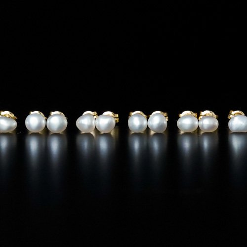 <img class='new_mark_img1' src='https://img.shop-pro.jp/img/new/icons8.gif' style='border:none;display:inline;margin:0px;padding:0px;width:auto;' />X-Small Keshi Pearl Post Earrings (SOURCE)