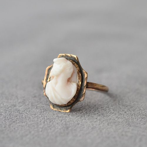 Antique Oval Lady Shell Cameo Ring