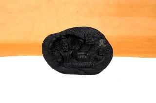 ヴィシュヌ・ラクシュミー神像（シャーラグラーマ、297グラム）（受注発注品）