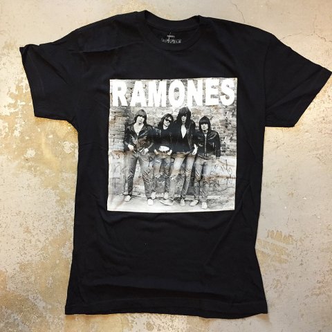 RAMONES - Debut Album Cover 1976 T-shirt on black - Bear's Choice