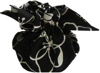 《ウエット&ティッシュカバー》CHOU wet&roll tissue Line Flower/onyx black