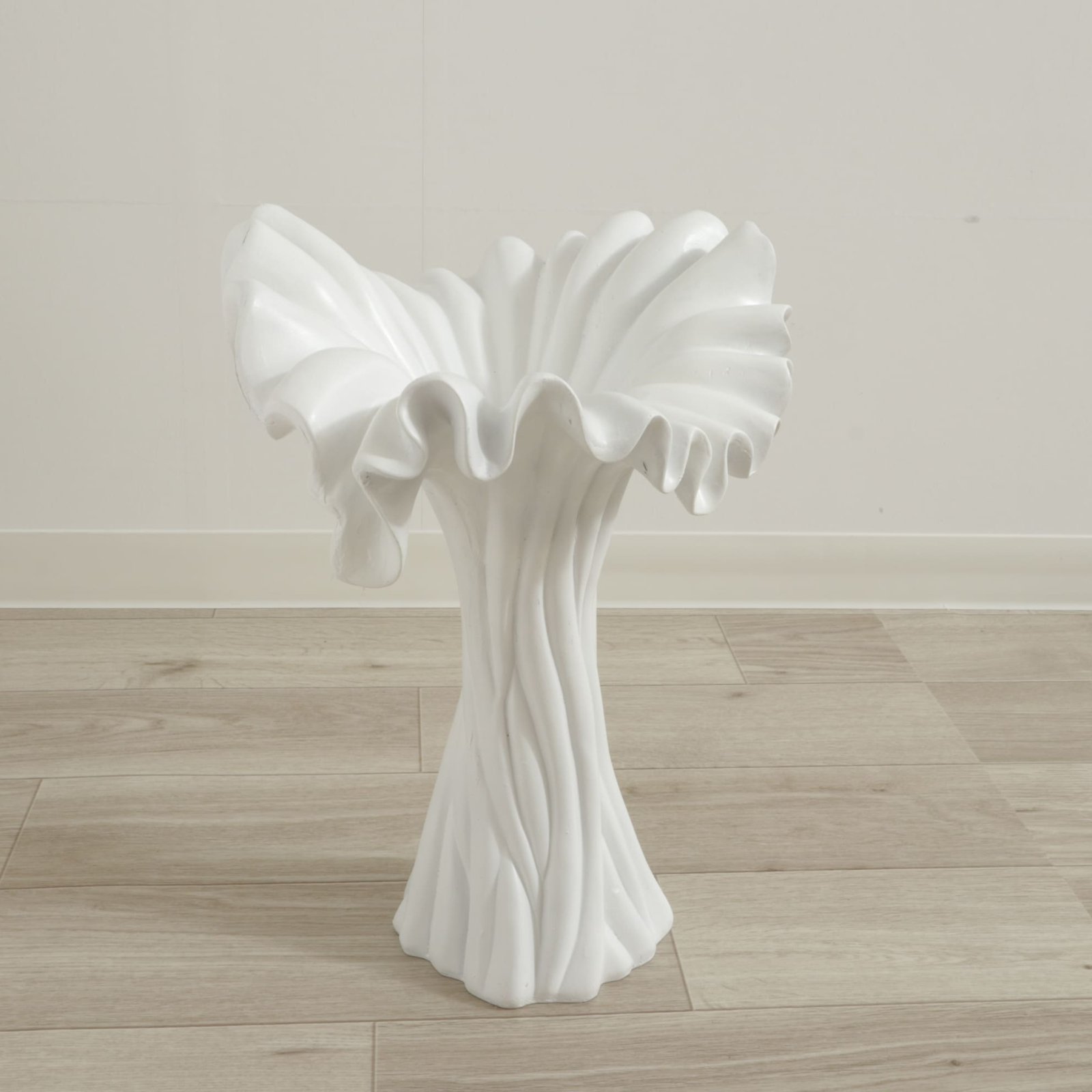花瓶 フラワーベース 個性的で上品なデザイン ホワイト - レリーフ、アート
