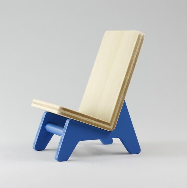 《スマホホルダー》chair holder 水色/絵画・壁掛けアートは、リビングや玄関におすすめのインテリア。かわいい壁飾りはお部屋を癒やしてくれそう。プレゼントにも。