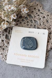 ROUNDED BROOCH BIRDS' WORDS