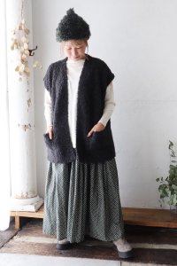 3GG BOUCLE V-NECK VEST WITH PINmaison de soil