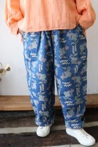 tumugu:・ESTROISLOSE｜飾らず心地よく。毎日に馴染む大人の服