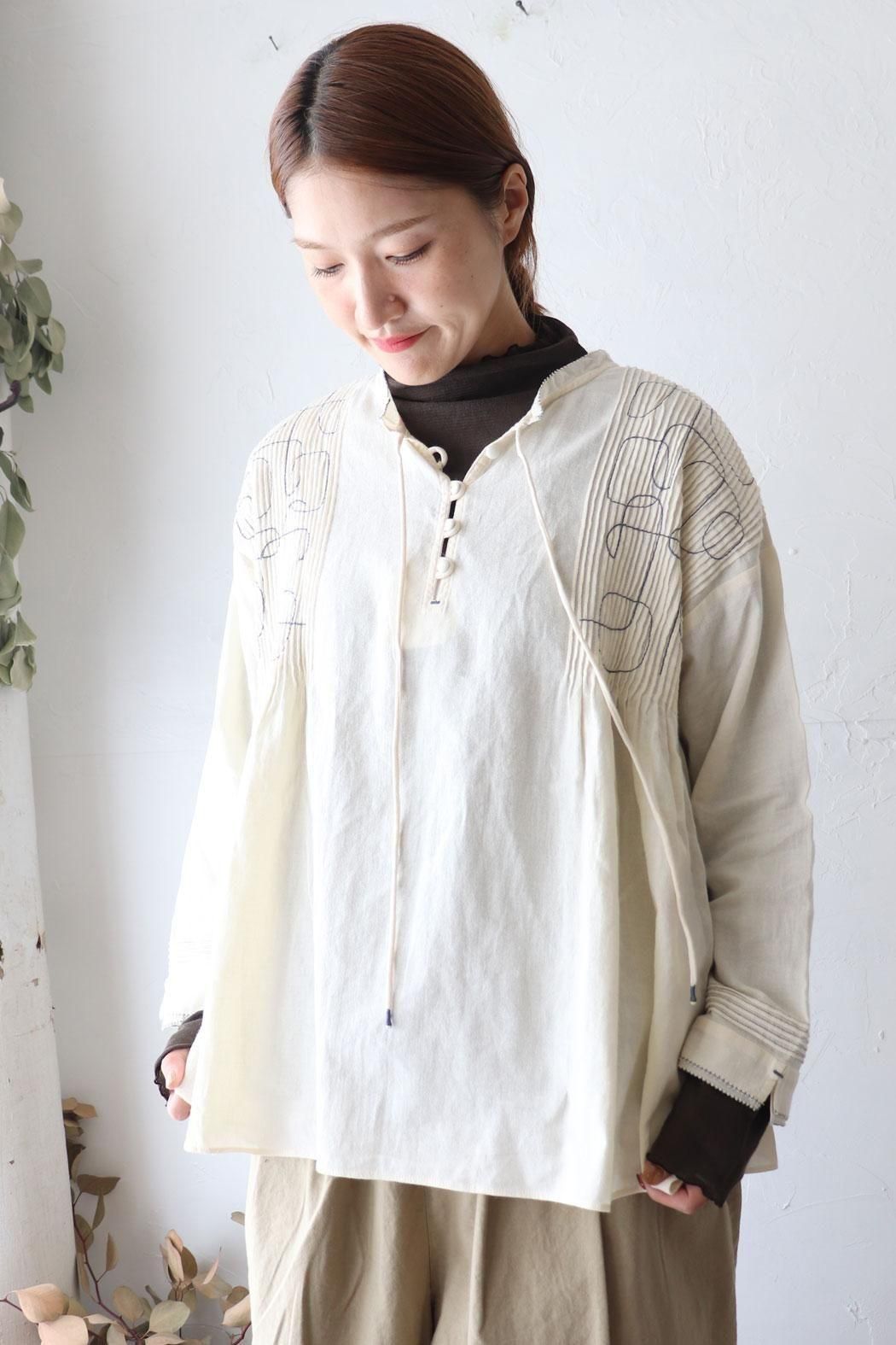 tumugu: ツムグ コットンスカラップ刺繍起毛　2WAYブラウス tumugu:（ツムグ） | コットンスカラップ刺繍起毛 2WAYブラウス