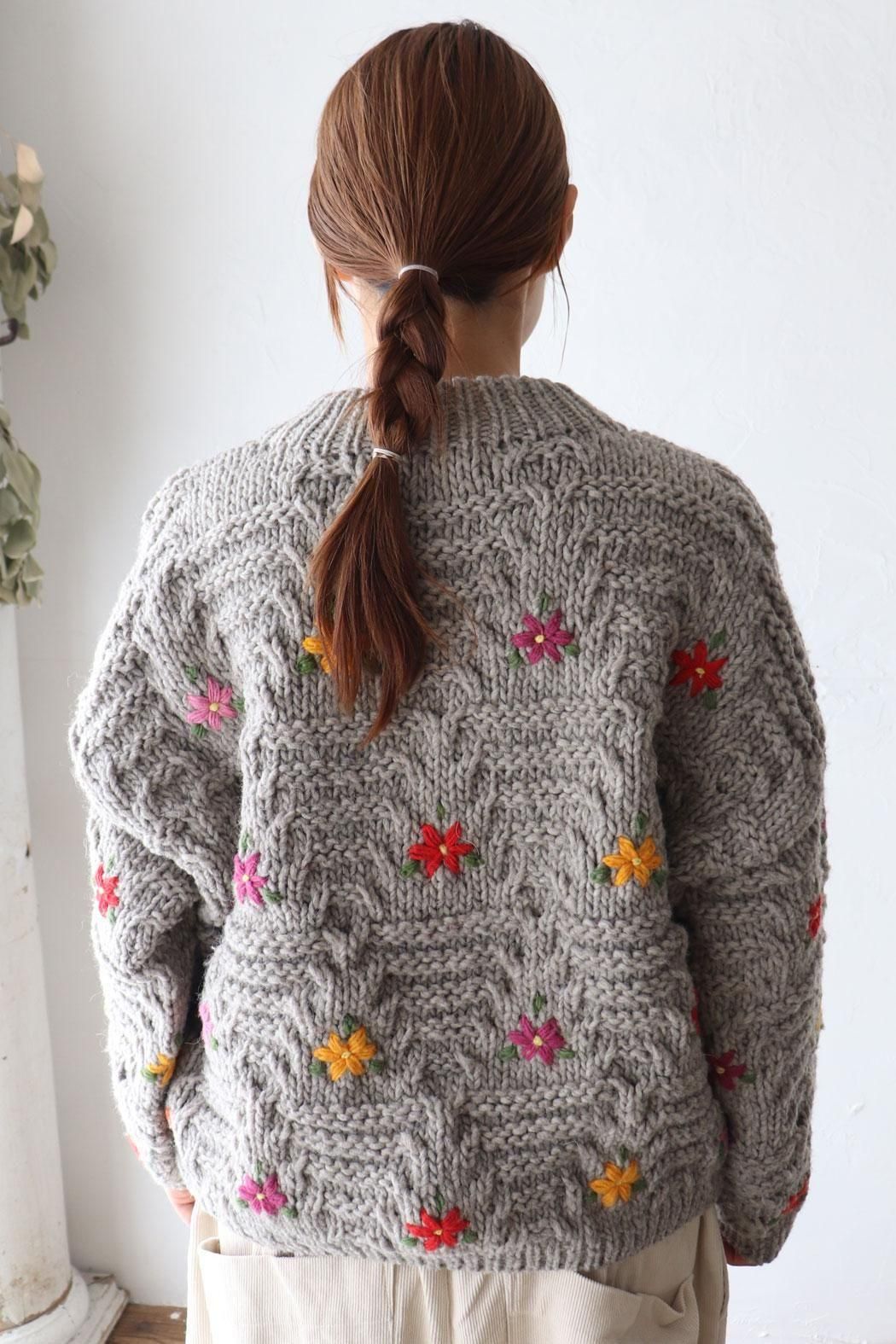 ichi Antiquite's】PERU HAND-KNIT FLOWER PULLOVER | 温かみの