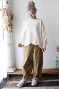 tumugu:・ESTROISLOSE｜飾らず心地よく。毎日に馴染む大人の服