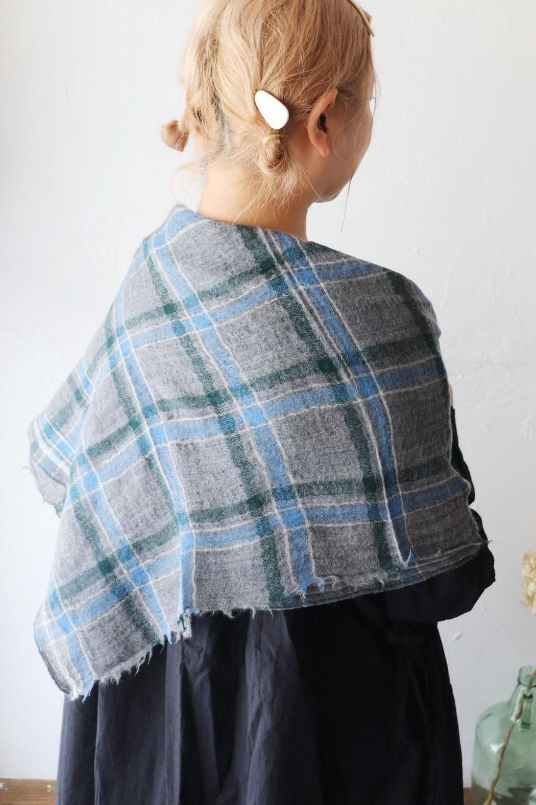 SOIL｜ソイル】 WOOL CHECK SQUARE STOLE｜温かみのあるチェック