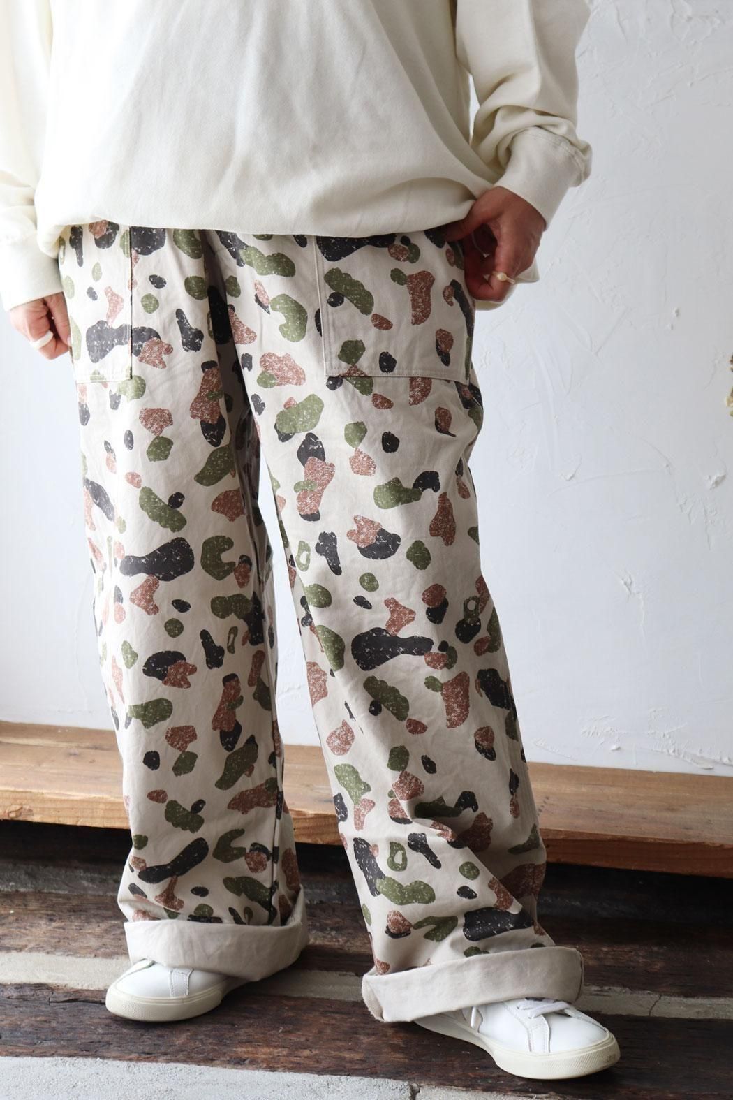 美品⭐︎今季⭐︎イチアンティークス カモフラージュ チノパン ichi Antiquite's】CAMO PANTS | ポップなカモフラージュ柄のパンツ