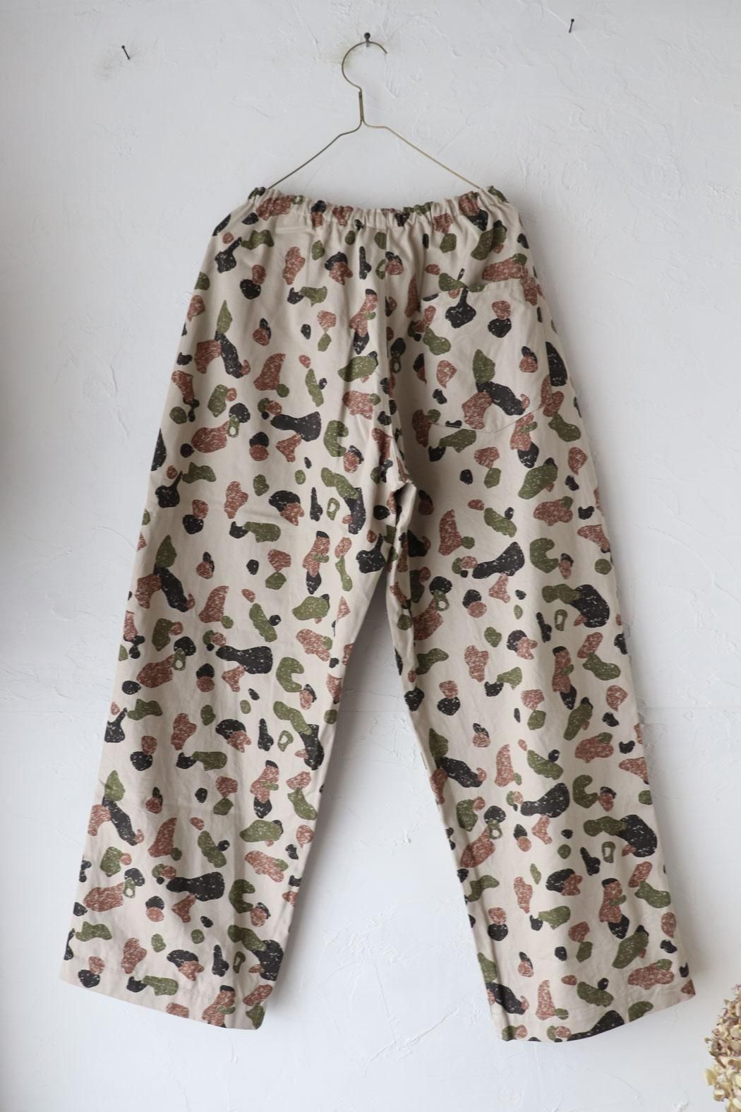 美品⭐︎今季⭐︎イチアンティークス カモフラージュ チノパン 美品⭐︎今季⭐︎イチアンティークス カモフラージュ チノパン