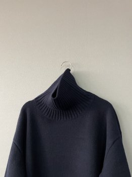 <img class='new_mark_img1' src='https://img.shop-pro.jp/img/new/icons47.gif' style='border:none;display:inline;margin:0px;padding:0px;width:auto;' />toujours  turtle  neck side slit big  pullover          navy