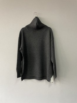 <img class='new_mark_img1' src='https://img.shop-pro.jp/img/new/icons47.gif' style='border:none;display:inline;margin:0px;padding:0px;width:auto;' />toujours  turtle  neck side  slit  big  pullover