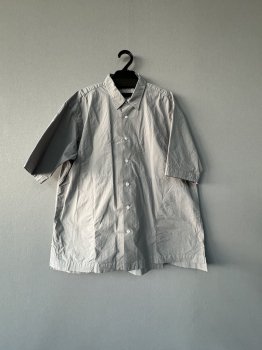 <img class='new_mark_img1' src='https://img.shop-pro.jp/img/new/icons13.gif' style='border:none;display:inline;margin:0px;padding:0px;width:auto;' />toujours garments dye cotton stretch poplin cloth half sleeve big coverall shirt  cement 2