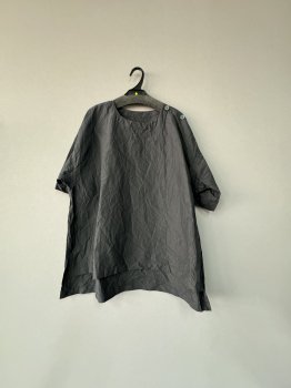 <img class='new_mark_img1' src='https://img.shop-pro.jp/img/new/icons13.gif' style='border:none;display:inline;margin:0px;padding:0px;width:auto;' />toujours fine count cotton.ramie  cloth  shoulder button sack shirt black navy  1