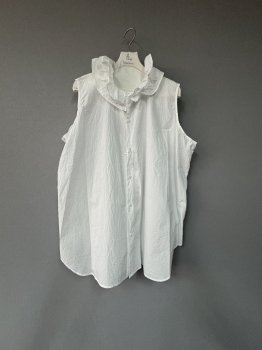 <img class='new_mark_img1' src='https://img.shop-pro.jp/img/new/icons51.gif' style='border:none;display:inline;margin:0px;padding:0px;width:auto;' />toujours  ruffle callar sleeve less shirt  white  2