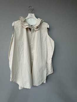 <img class='new_mark_img1' src='https://img.shop-pro.jp/img/new/icons51.gif' style='border:none;display:inline;margin:0px;padding:0px;width:auto;' />toujours fineyarn cotton  cloth   rufflecallar  sleeve less  shirt off gray  1