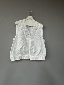 <img class='new_mark_img1' src='https://img.shop-pro.jp/img/new/icons13.gif' style='border:none;display:inline;margin:0px;padding:0px;width:auto;' />toujours  wrinkle cotton papercloth      lace   gilet  white   F