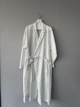 <img class='new_mark_img1' src='https://img.shop-pro.jp/img/new/icons14.gif' style='border:none;display:inline;margin:0px;padding:0px;width:auto;' />toujours cotton silk pin paid cloth lapel collar gown smoke gray2